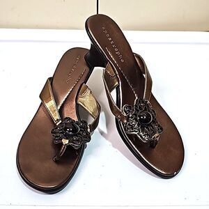 Sandals by Apostrophe Gold Size 8